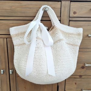 Beautiful extra large tote shoulder bag. New, never used.